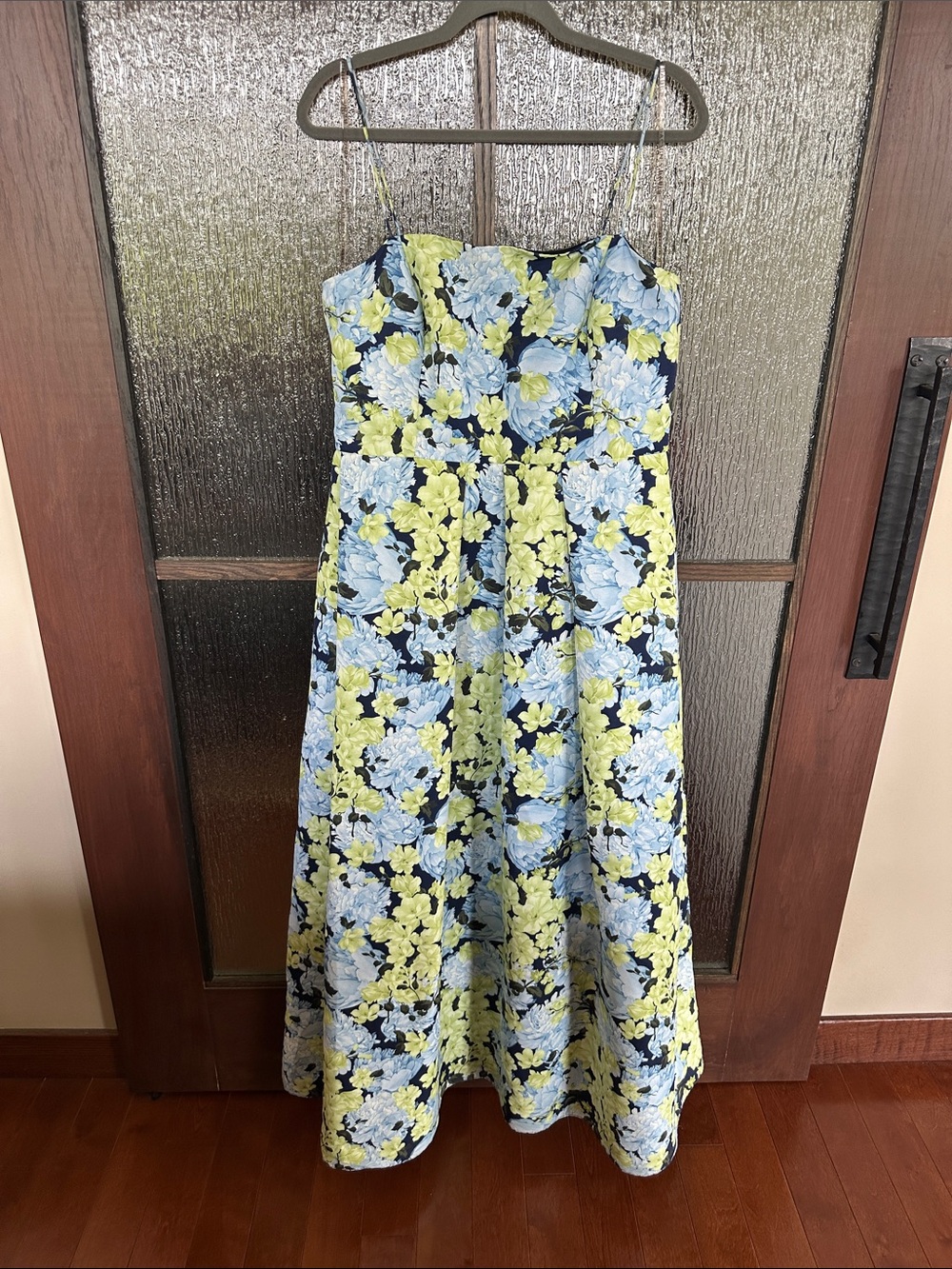 SACHIN BABI Beau Gown
Floral Maxi Dress with Spaghetti Straps Sz 12 - Picture 10 of 16